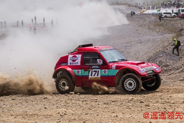 东川泥石流越野赛第3阶段：李鹏程总成绩继续领跑