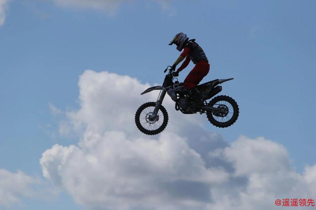 极限驰骋自由飞跃 空中花式摩托国际邀请赛落幕